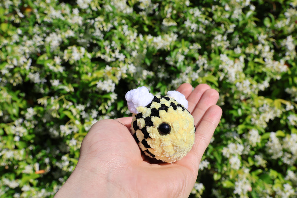 petite abeille au crochet fait main