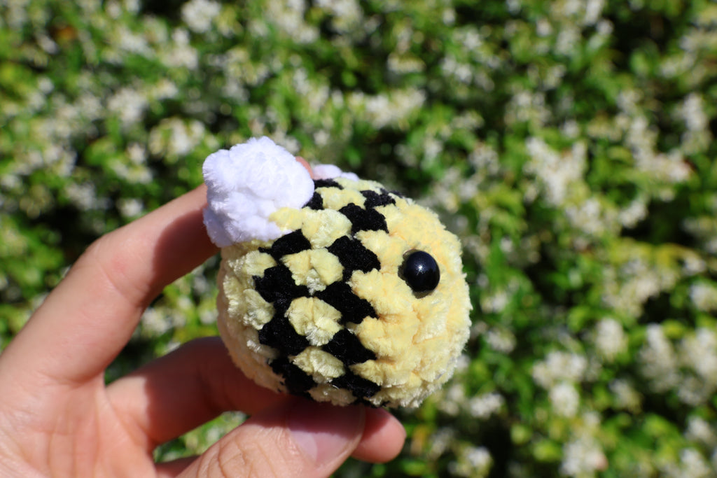 petite abeille au crochet fait main