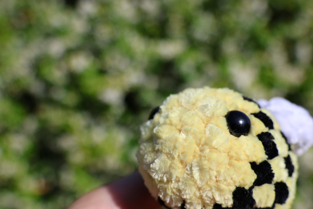 petite abeille au crochet fait main